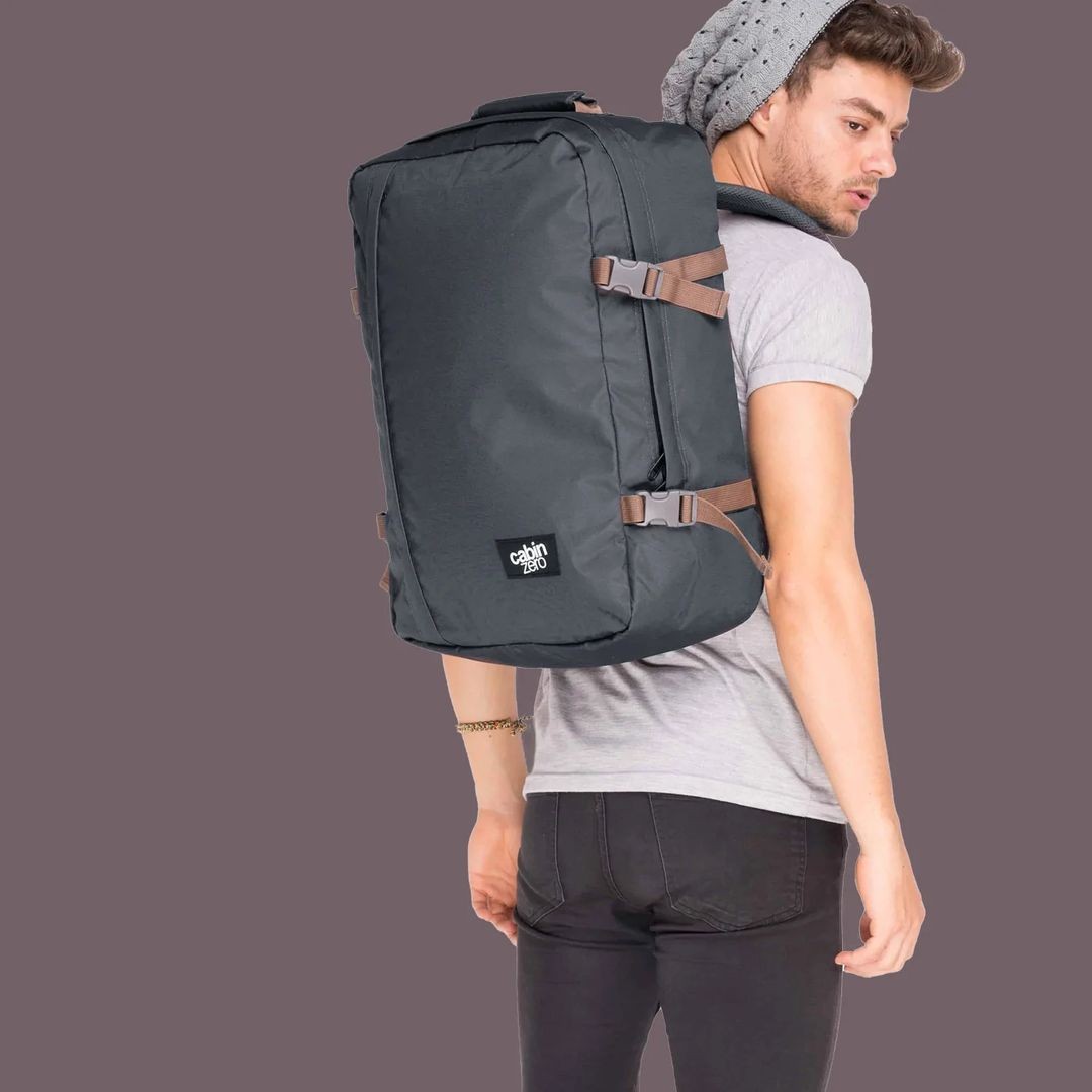 Classic Backpack 36L Cabinzero Absolute Black