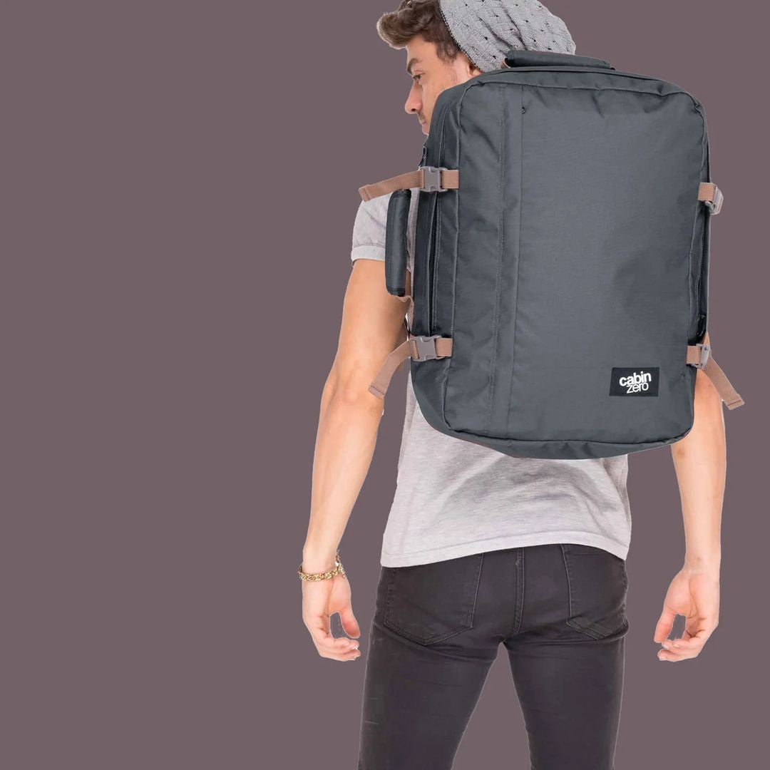 Classic Backpack 36L Cabinzero Absolute Black