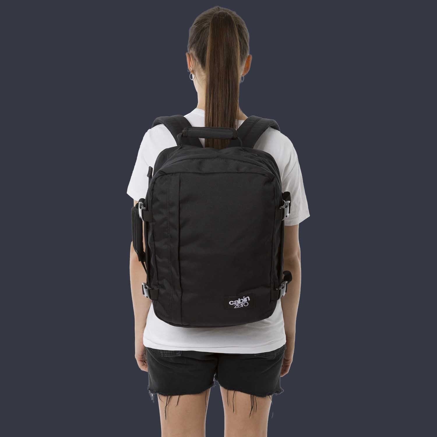 Classic Backpack 28L Cabinzero Absolute Black