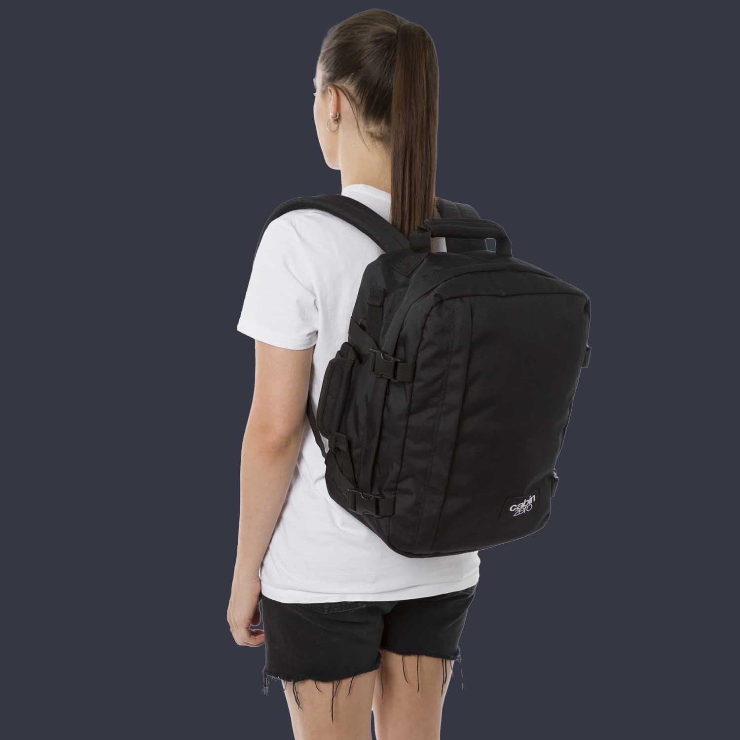 Classic Backpack 28L Cabinzero Absolute Black