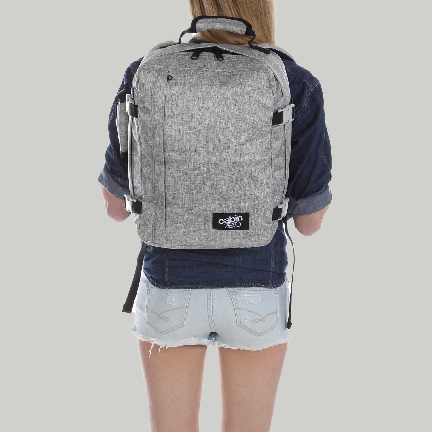 Classic Backpack 28L Cabinzero Absolute Black