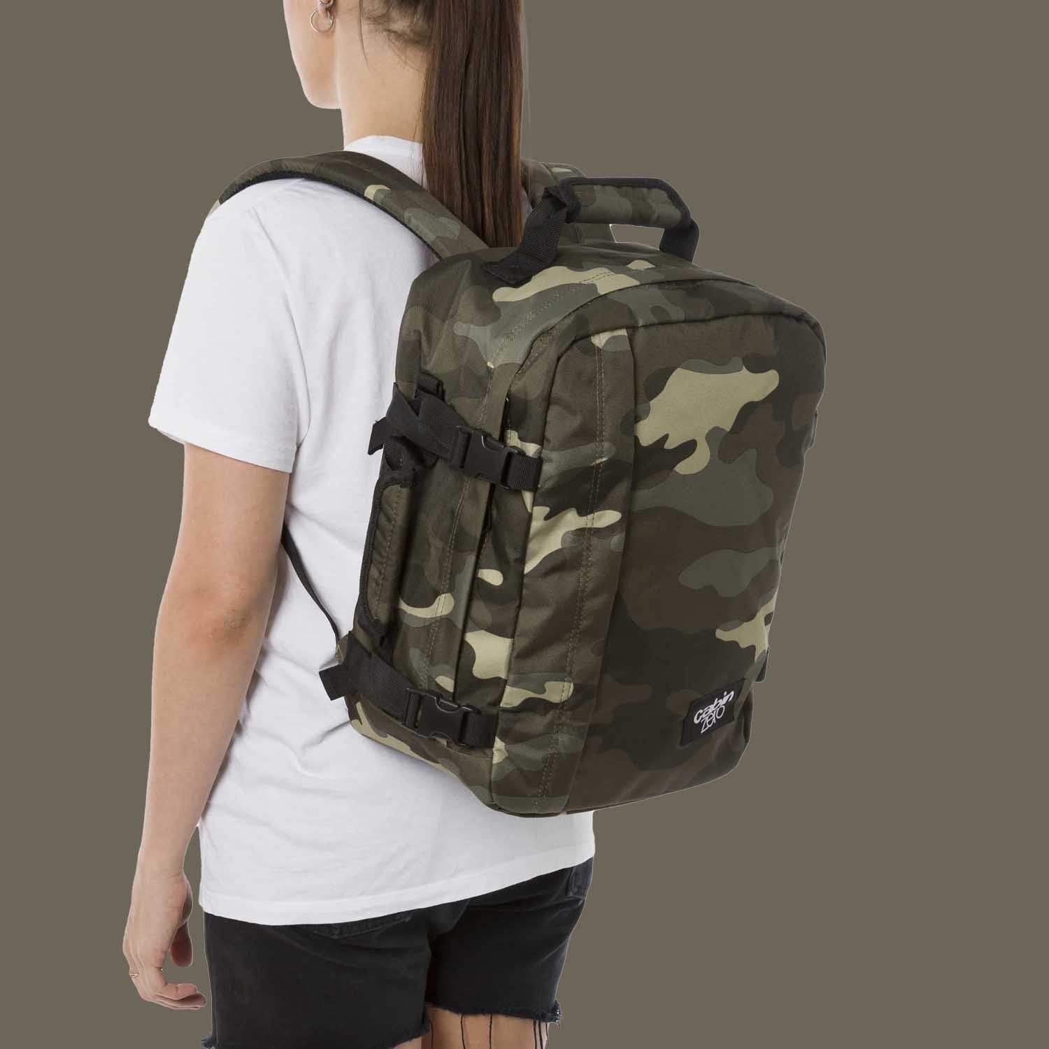 Classic Backpack 28L Cabinzero Absolute Black