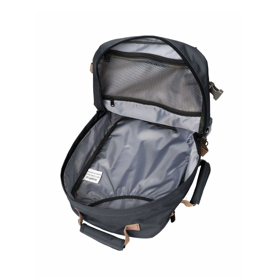 Classic Backpack 28L Cabinzero Absolute Black