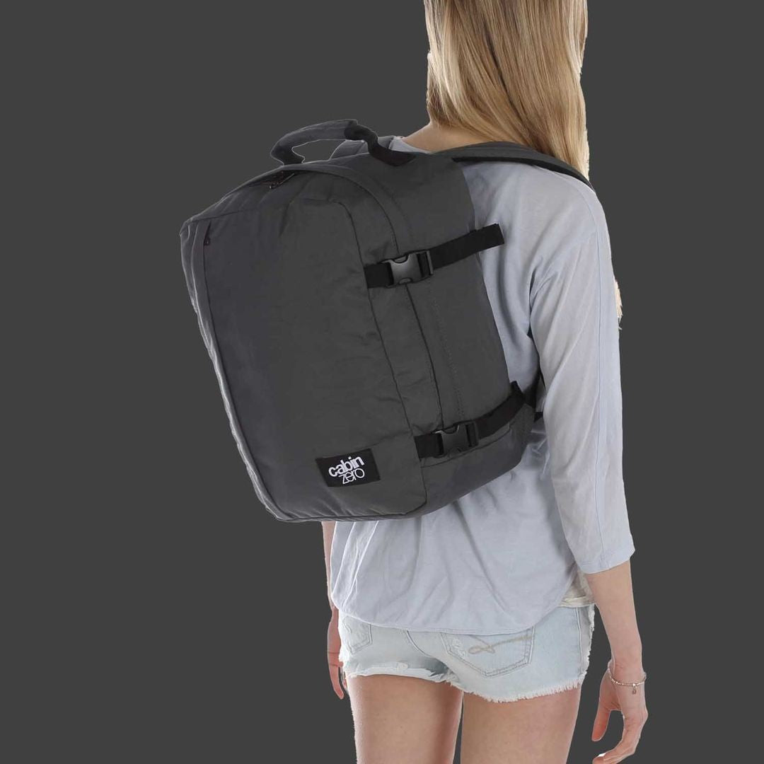 Classic Backpack 28L Cabinzero Absolute Black