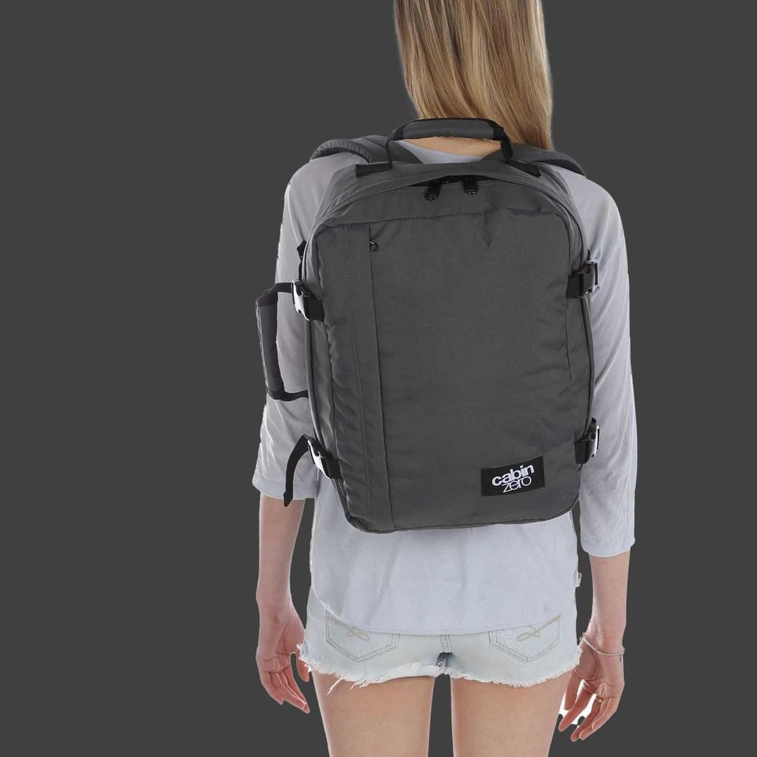 Classic Backpack 28L Cabinzero Absolute Black