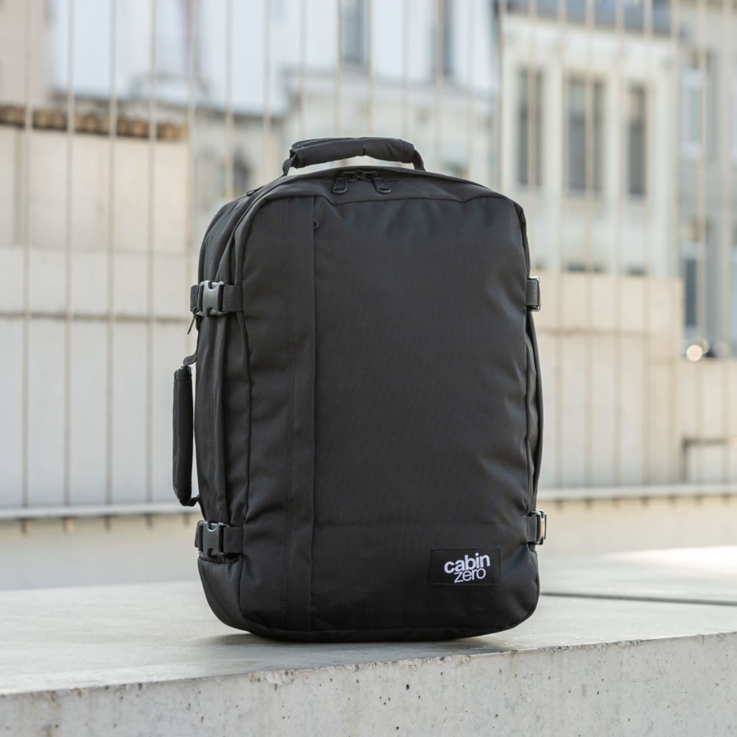 Classic Backpack 36L Cabinzero Absolute Black