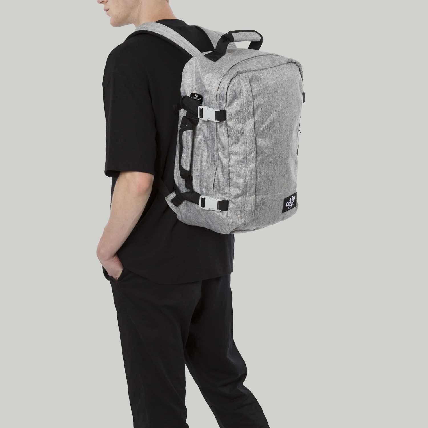 Classic Backpack 36L Cabinzero Absolute Black