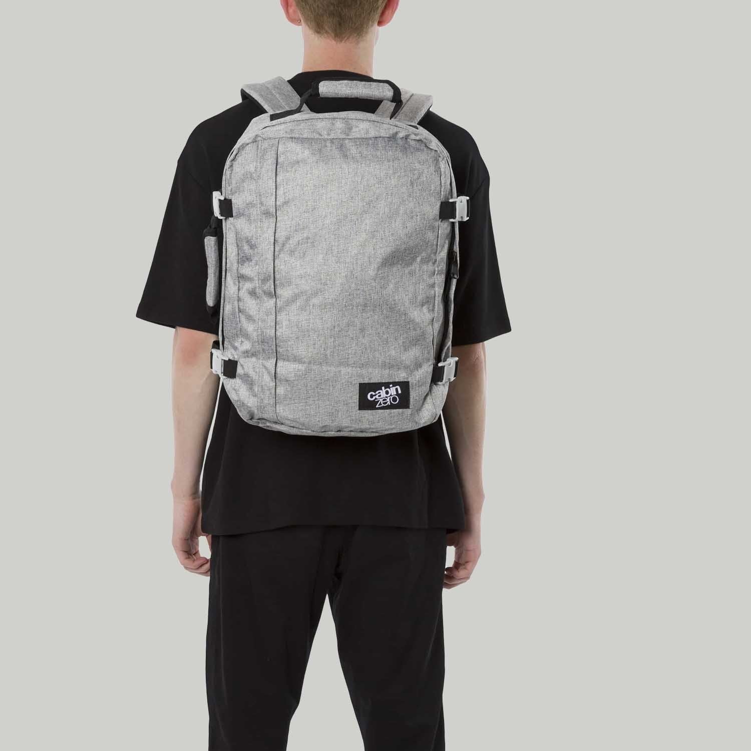 Classic Backpack 36L Cabinzero Absolute Black