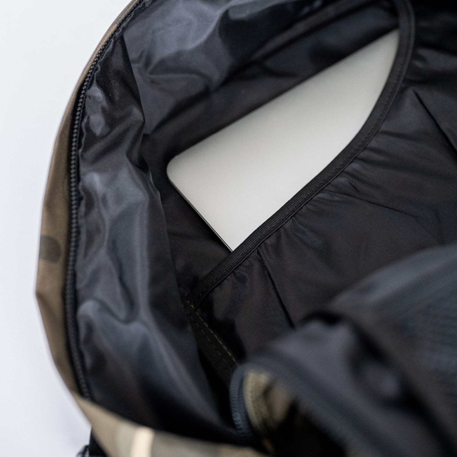 Classic Backpack 36L Cabinzero Absolute Black