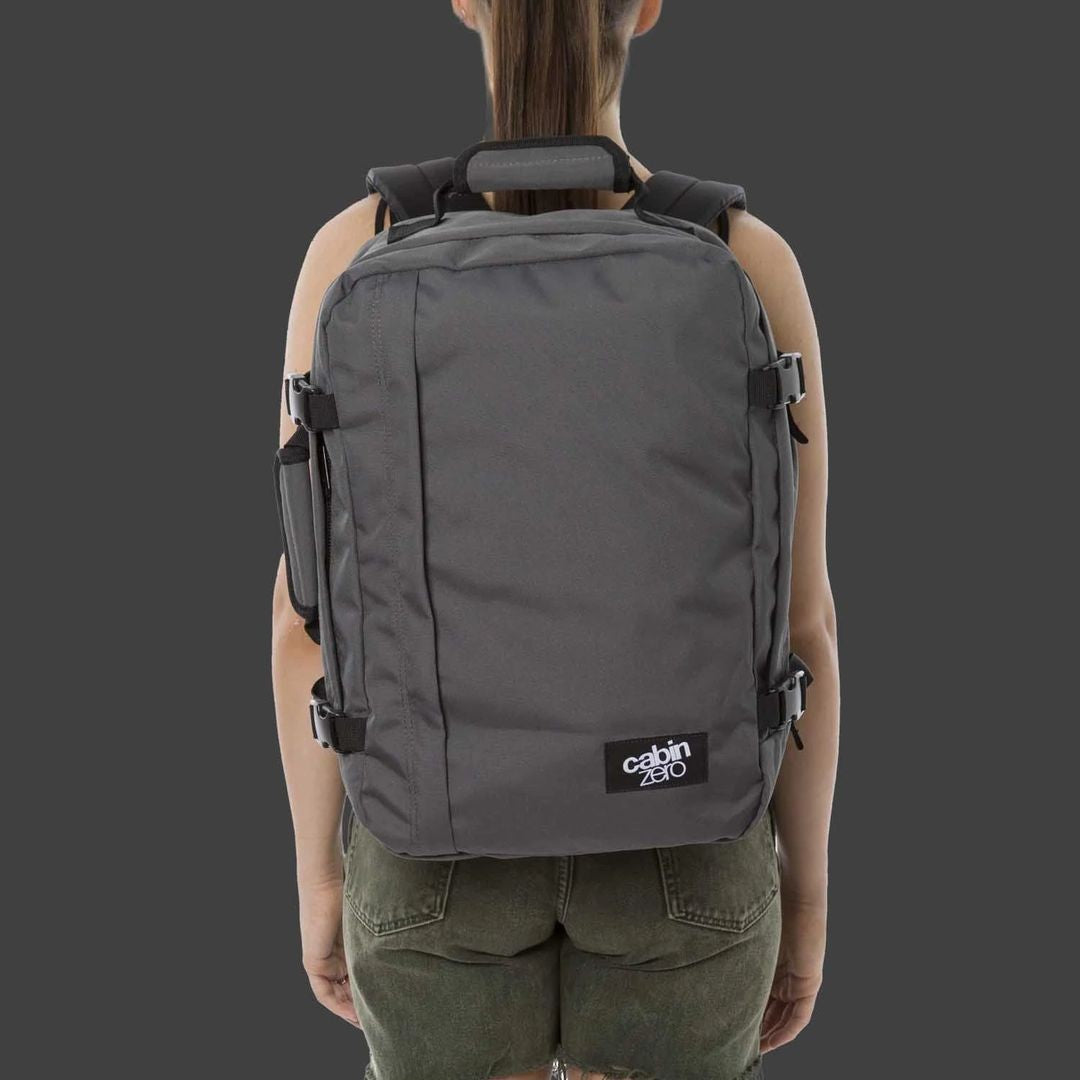 Classic Backpack 36L Cabinzero Absolute Black